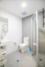 2bed2bath APT at Wolli Creek+P* Close to Airport - Image 4