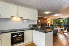 St. Lucia 2 Bedroom Apartment near UQ & Citycat - Image 4
