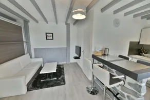 Gîte-du Chêne-Eigenes Badezimmer-Poolblick - Image 5