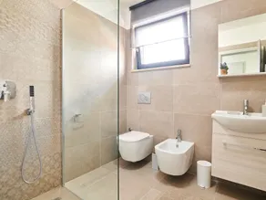 Gradevole villa totalmente attrezzata con piscina privata, giardino e terrazza - Image 2