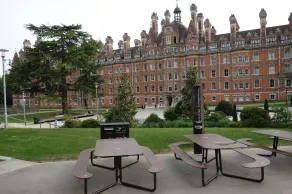 NEW Cosy 2 Bedroom Flat on Englefield Green - Image 4