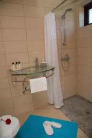 Coral Bay Sunlove Villa - Image 3