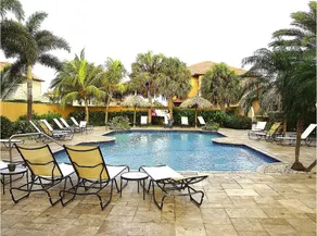 Gold Coast Luxurious And Stylish Condo - Image 4