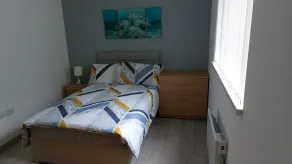 Immaculate 12-bed House Good Amenities in Wigan - Image 4