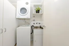 Ample Space In This 1 Bed Apt Also With Pool/Gym - Image 2