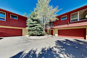 56pcbbto 3 Bedroom Duplex - Image 3