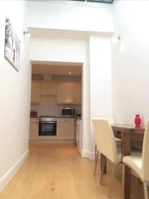 Great 2 BED in Northfields With Private Garden - Image 3