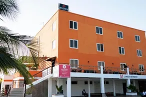 M Suites Hotel - Image 2