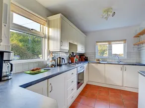 Cozy Holiday Home With Fireplace at Saint Merryn Cornwall - Image 5