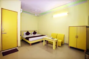 Hotel New Comfort by OYO Rooms - Image 2