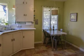 Charming Bungalow - Image 2
