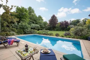 Secluded country house gem with swimming pool & tennis court - Image 4
