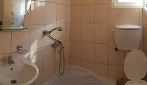 Sun Hostel Budva - Image 5