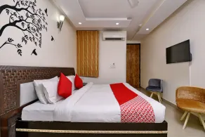 Hotel Manzil by OYO Rooms - Image 2