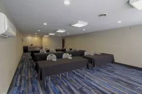Best Western Plus Liverpool-Syracuse Inn & Suites - Image 4