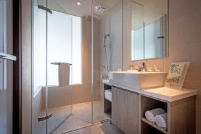 Wallsun Hotel - Image 2