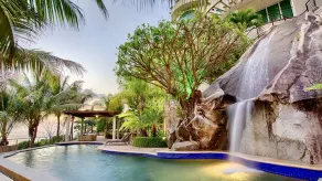 Luxury Master Suite With Beach, Ocean and Swimming Pool View - Image 4