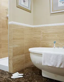 Almandine Apartments - Image 4