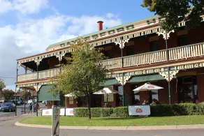 Lakeside Spa Studio Daylesford - Image 4
