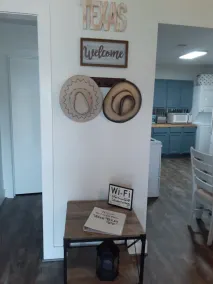 Homey 2-bedroom in Waco - Image 3