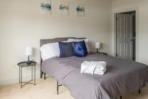 2 BR Apt with Kitchen and Wifi by Frontdesk - Image 5