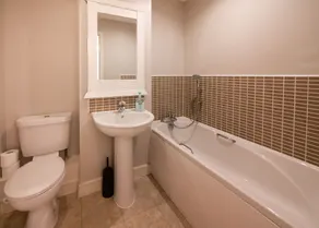 Royale Blenheim Apartment - Image 5