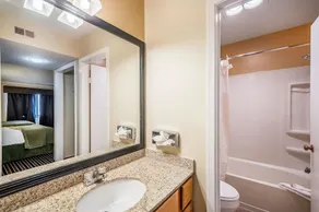 Quality Suites Baltimore - Image 5