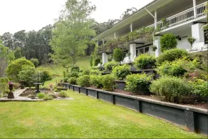 Brentwood B&B Apartments - Image 2
