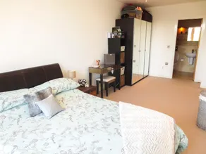 Modern 2 Bedroom Flat - Riverside Lofts - Image 3