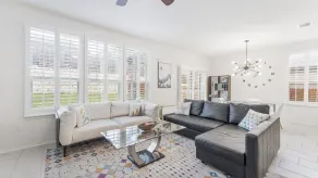 Cozy 4BR House Close to Cota DT w Fast Wifi - Image 2