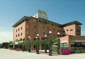 Leonardo Hotel - Image 3