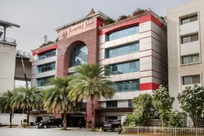 Country Club Begumpet - Image 5
