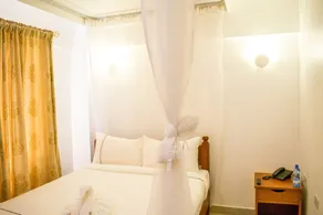 Shadenet Hotel - Image 3