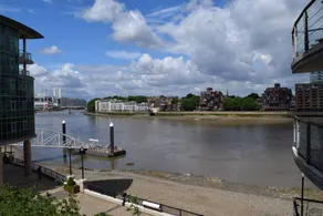 Modern 2 Bedroom Apartment With Stunning Views - Image 3