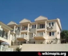 Remarkable 4 bed Villa - Image 4