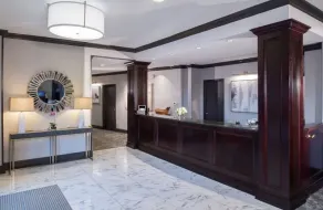 Golden Tulip Bethesda Court - Image 2