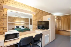 Jacaranda Place Motor Inn - Image 3