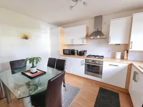 Boutique 3-bed Home with Free Parking in Glasgow - Image 3
