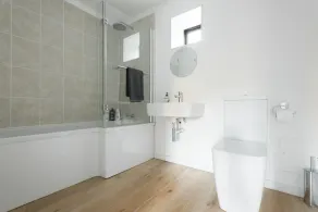 The Cliffside Loft - Distinctly Modern 3BDR Riverside Home - Image 5