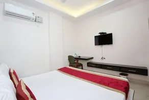 Hotel Crossroads by OYO Rooms - Image 2
