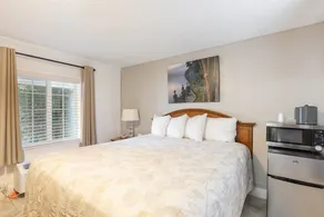 Vineyard Valley Inn - Image 5