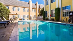 BEST WESTERN PLUS San Pedro Hotel & Suites - Image 3