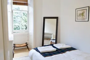Bright 2 Bedroom Apartment - Image 3