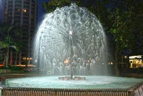Couple's Gateway in Sunny Elizabeth Bay - Image 2