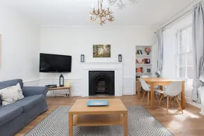 Spacious 4 Bedroom Apartment near Meadows - Image 2