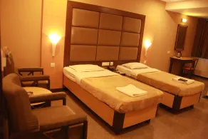Hotel Parklane - Image 1