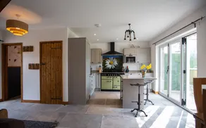 Luxury Cottage With hot tub in the Forest of Dean - Image 2