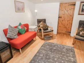 Host & Stay - Yule House - Image 2