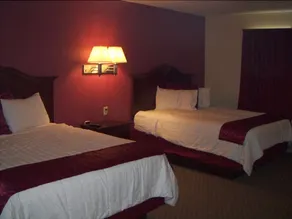 North Shore Inn and Suites - Image 4