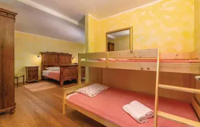 Amazing Home in Visnjan With Sauna, Wifi and 6 Bedrooms - Image 2